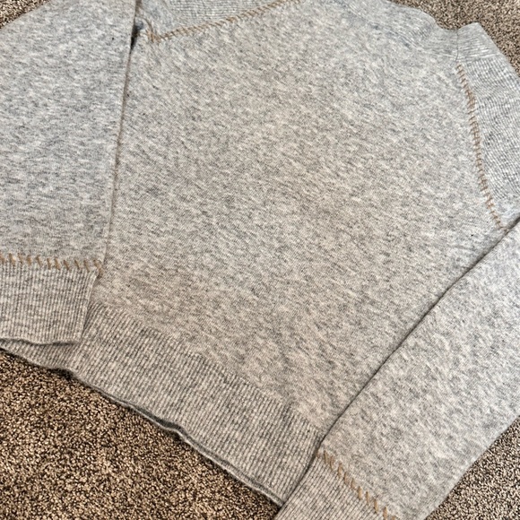 A loves a women Sweater small - Picture 4 of 10